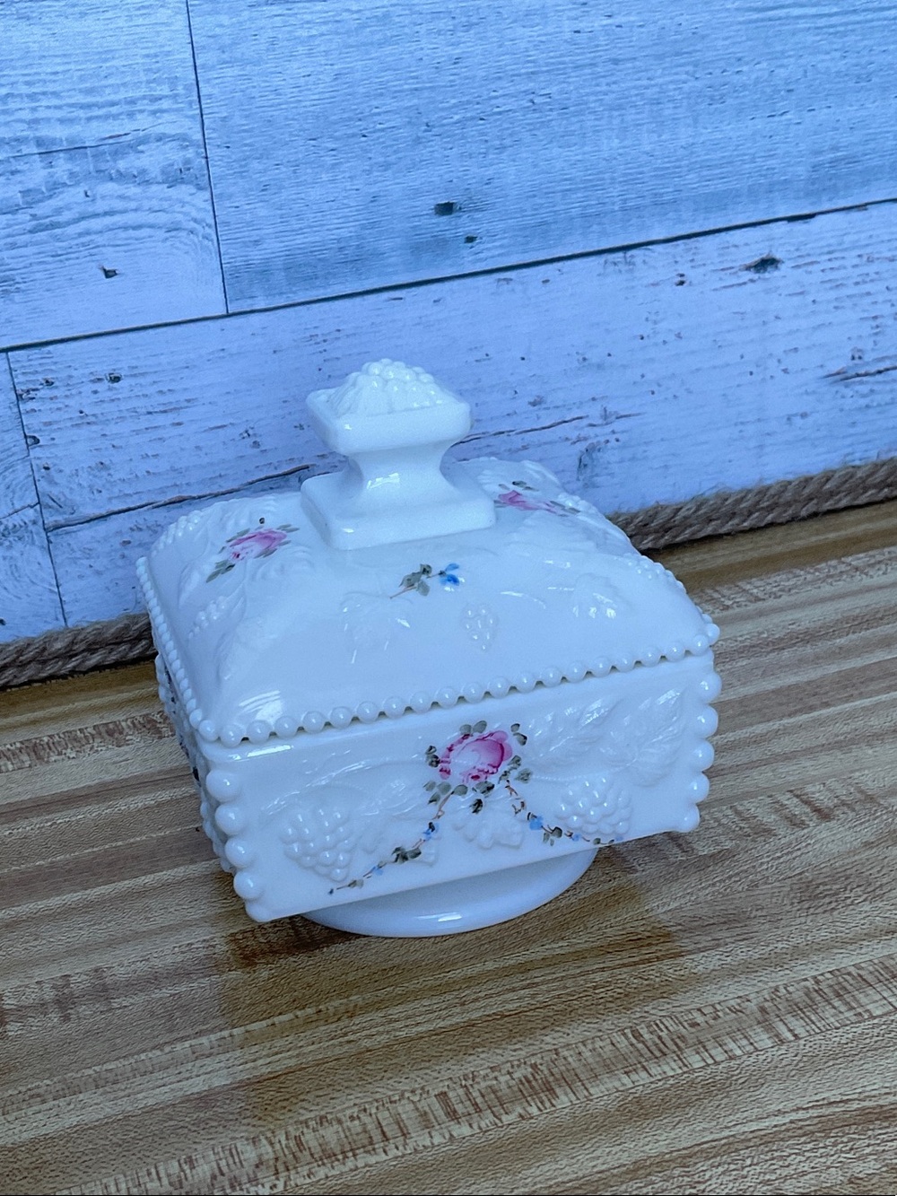 Vintage Westmoreland White Milk Glass Trinket Box with Pink Rose - Picture 1 of 8